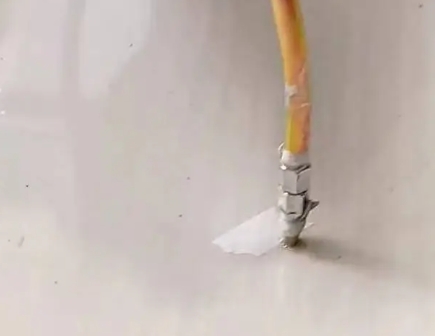 桑植瓷砖空鼓维修公司专业解答在瓷砖铺贴过程中，如果使用的砂料过粗（如全部使用了粗砂），可能会导致以下问题